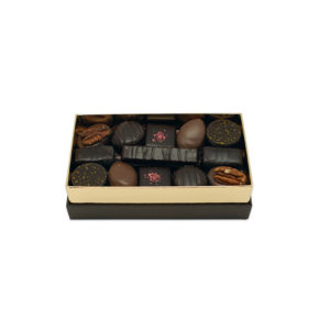 Petit cadeau petite boîte d'un joli assortiment de chocolats de qualité